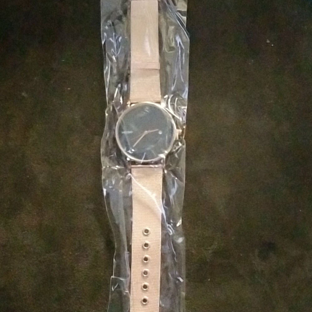 Watch - Picture 2 of 3